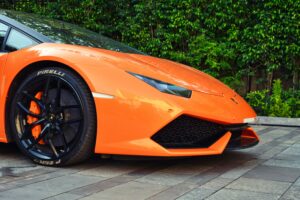 Read more about the article Lamborghini Hypes Up Hybrid Supercars With The Revuelto